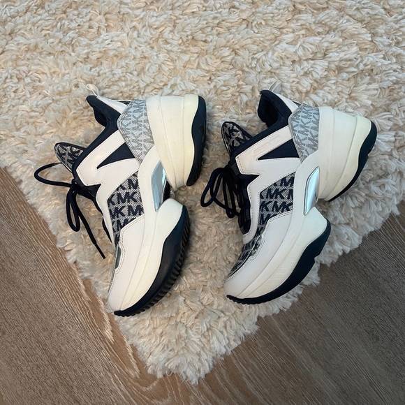 Michael Kors Olympia Monogram Sneakers. Women’s size 7 - Picture 3 of 7